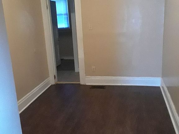 5th image of 912 W Market St