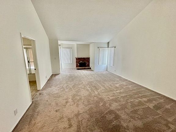 4th image of 18336 Algiers St