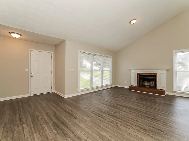 3106 Calumet Cir NW — Photo 6