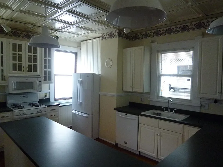 620 N College Ave — Photo 7