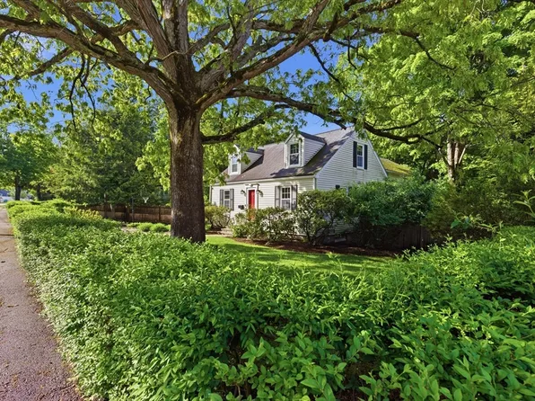 213 Hunnewell St, Needham, MA 02494
