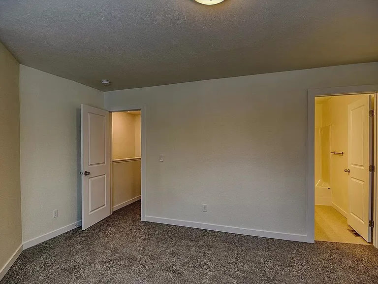1211 N Cannon St — Photo 6