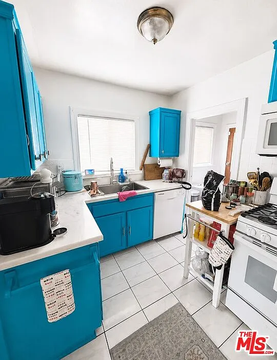 2 bed, 1.0 bath, 842 sqft, $3,700 — Photo 4