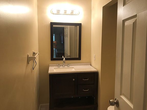 5th image of 515 Urban Ln