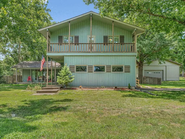 735 SW Westchester Rd, Topeka, KS 66606