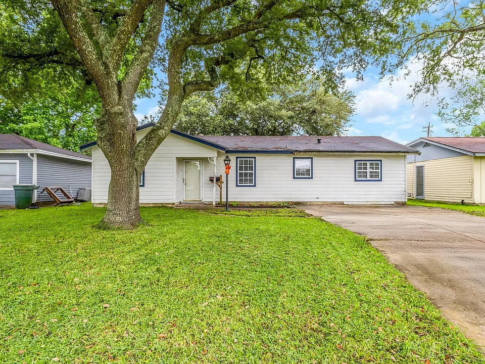 8745 Kimberly Dr