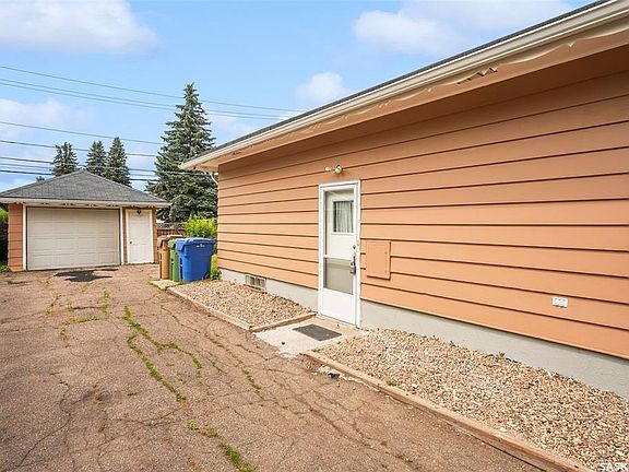 3rd image of 96 Marsh CRESCENT