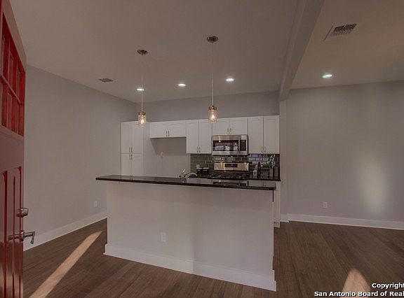3rd image of 1134 W Lullwood Ave