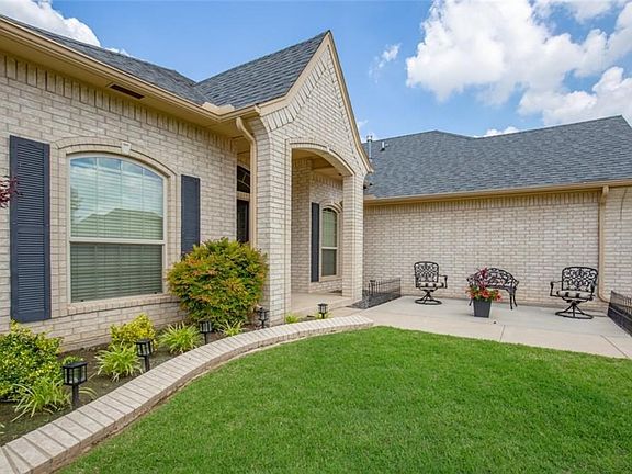 5th image of 17305 Medina Ln