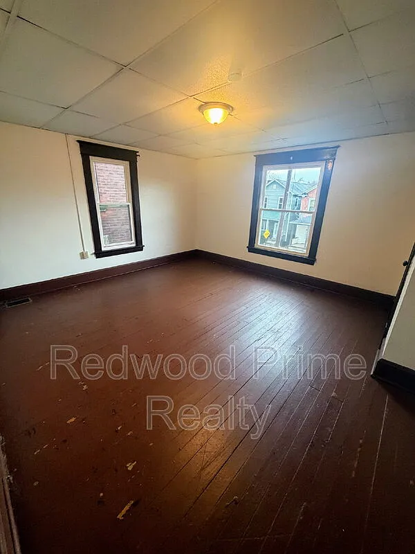 4 bed, 1.0 bath, $900 — Photo 3