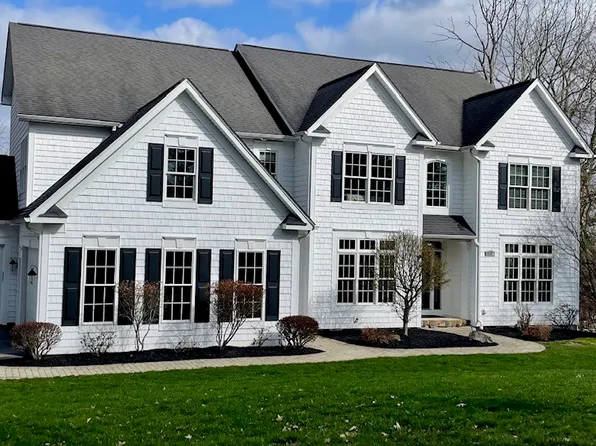 540 Clover Hills Dr, Rochester, NY 14618