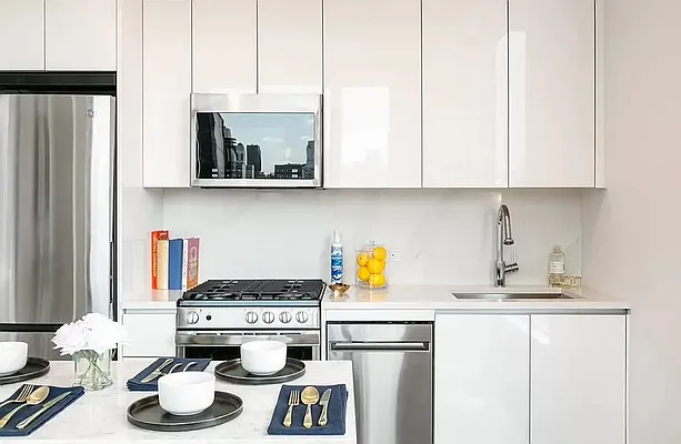 Rented by Mossanen Group | media 23