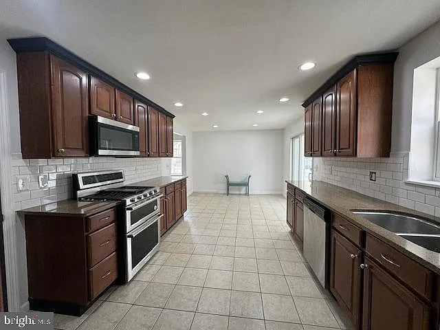 8 Cooper Ave — Photo 13