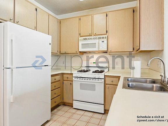 5th image of 13133 Le Parc Blvd #911
