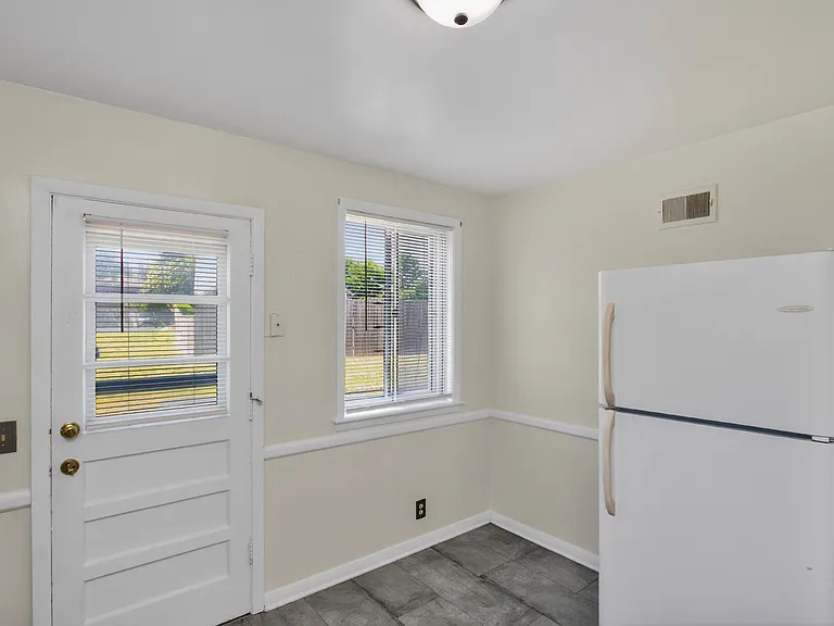 218 Cumberland Cir #1 — Photo 7