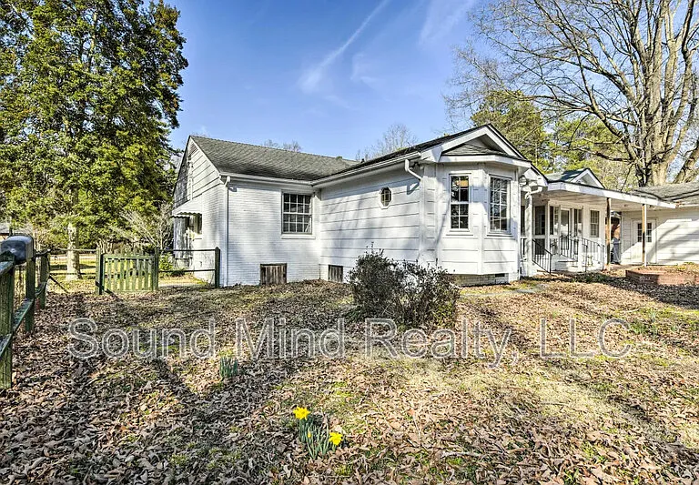 144 Parkwood Cir — Photo 31