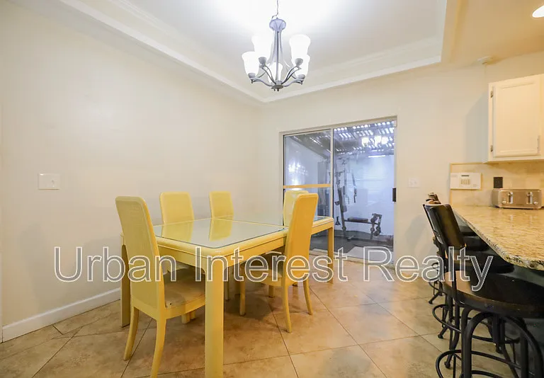 505 Beach Dr — Photo 4