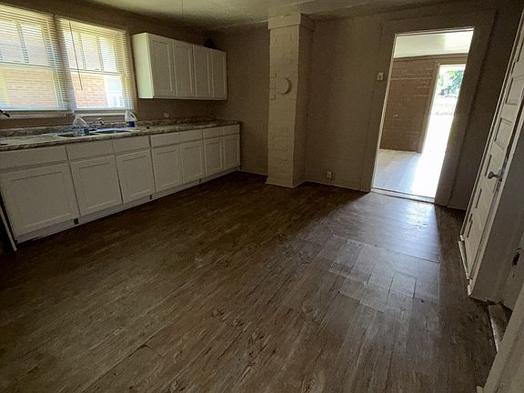5th image of 1108 Grace St