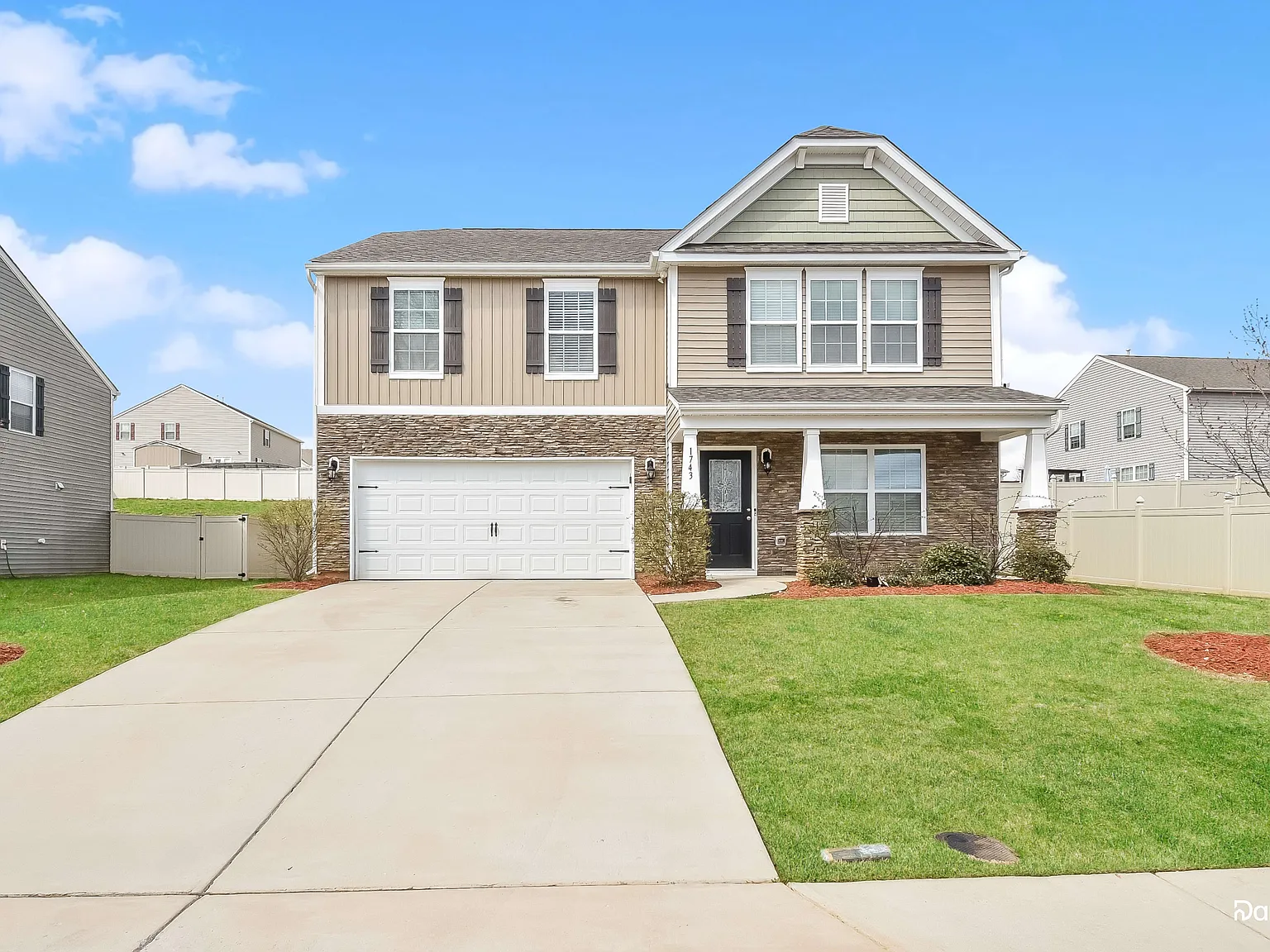 4 bed, 2.5 bath, 2735 sqft, $2,320 — Photo 1