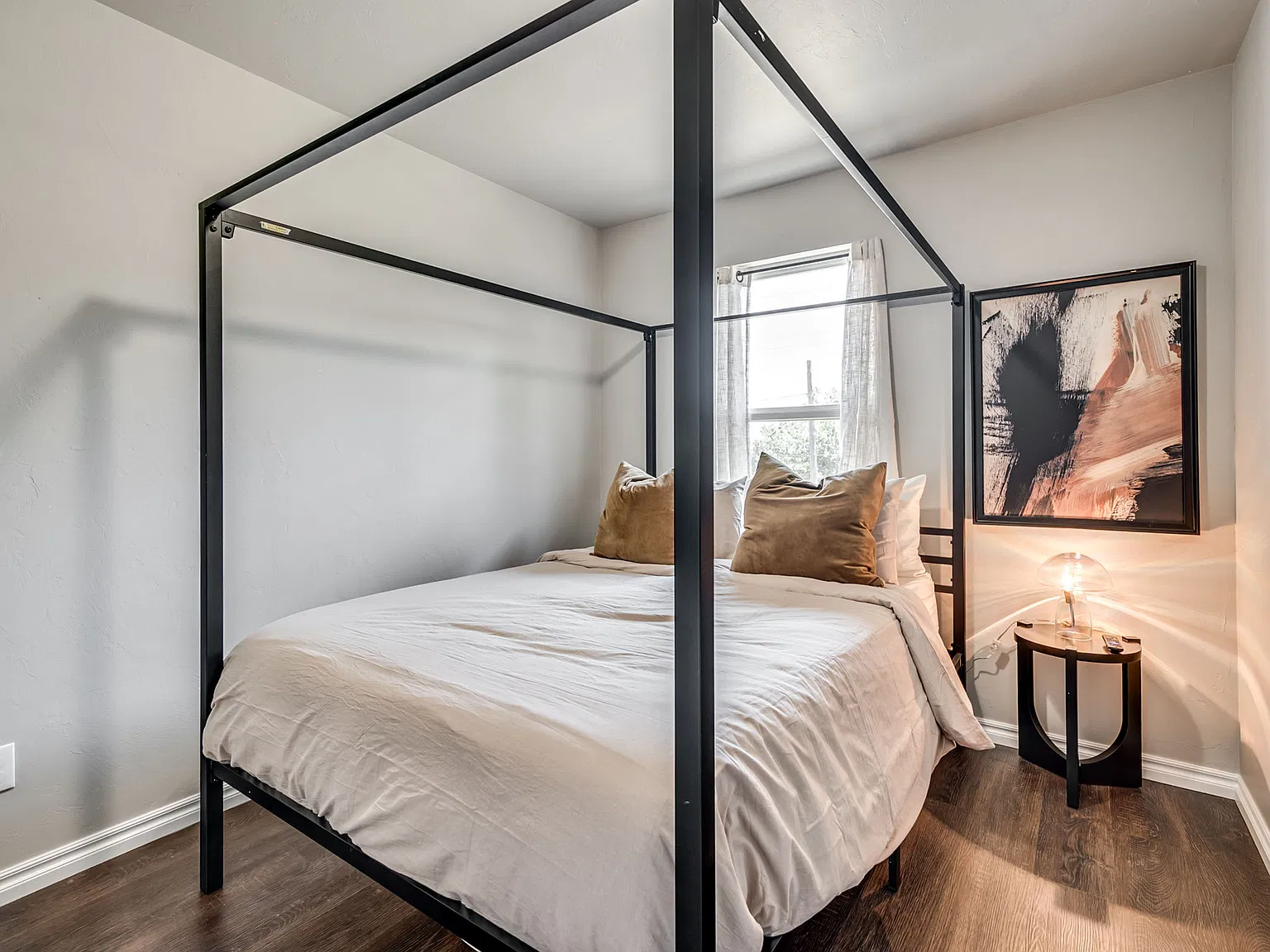 1 bed, 1.5 bath, 1250 sqft, $975 — Photo 1