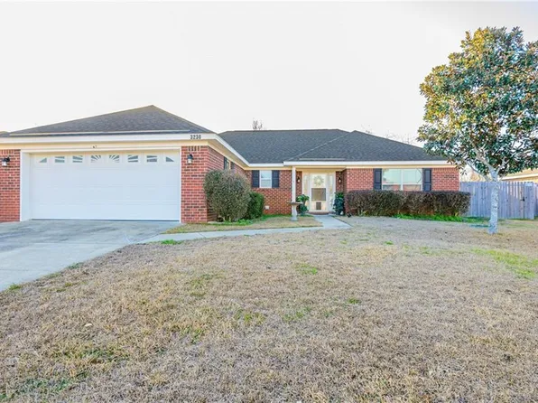 3230 Bloomington Dr, Mobile, AL 36695