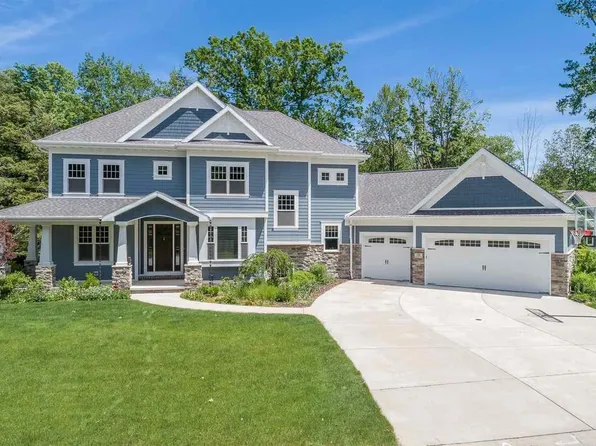 733 Iron Horse Way, Green Bay, WI 54311