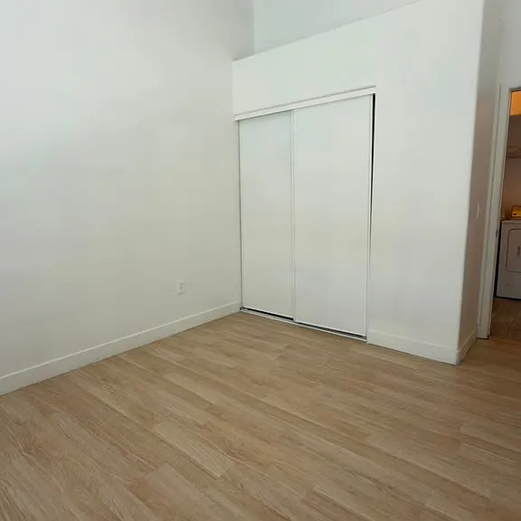 2050 Los Feliz St #102 — Photo 16