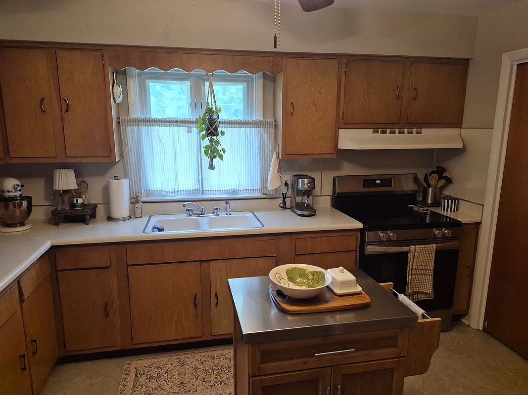 3 bed, 1.0 bath, 1163 sqft, $2,000 — Photo 4
