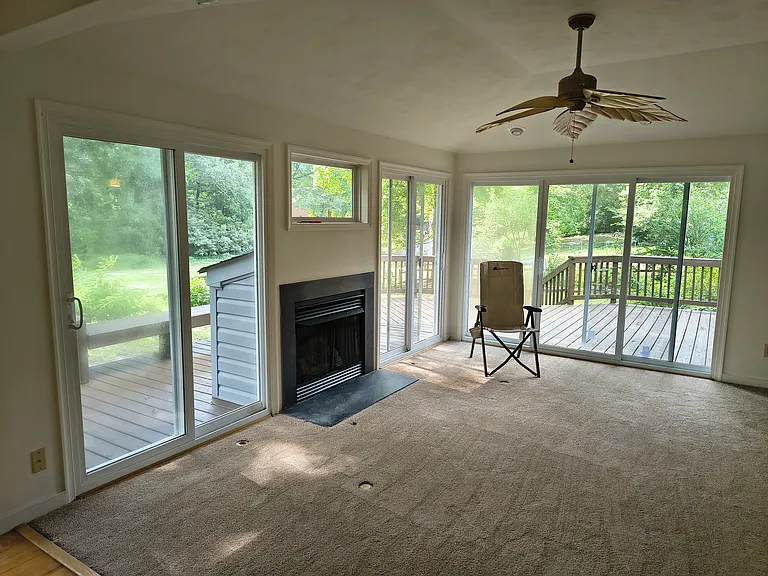 Gas-burning fireplace.