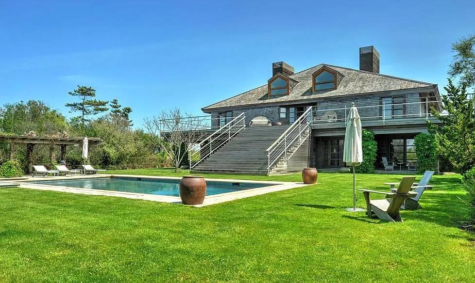 Ocean Front Estate in Sagaponack — Photo 2