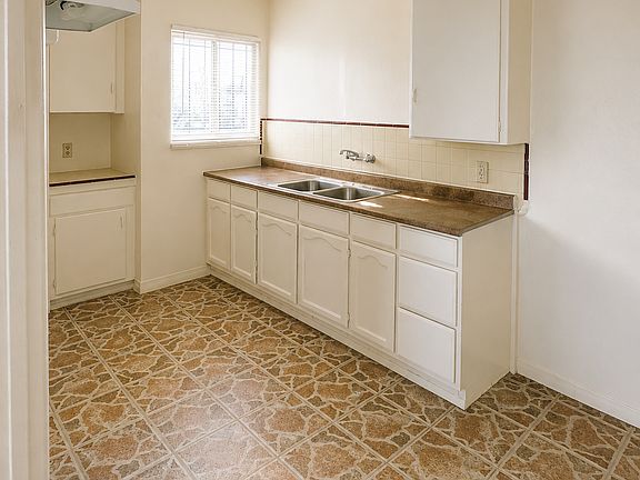 2nd image of 6515 S Victoria Ave APT 3