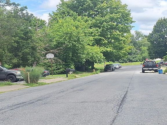 5th image of 1649 Angela Dr