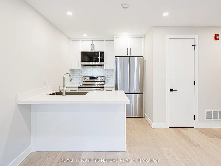 20 Kewbeach Ave #LANEWAY UPPER — Photo 9