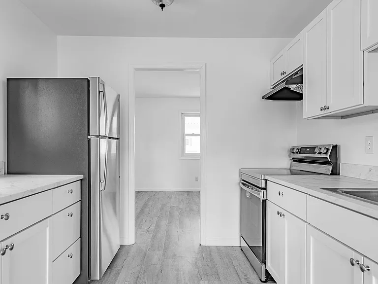 1411 E Congress St — Photo 14