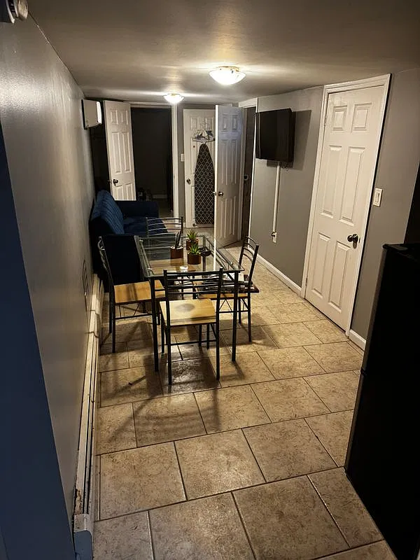 2 bed, 1.0 bath, 1216 sqft, $1,900 — Photo 4