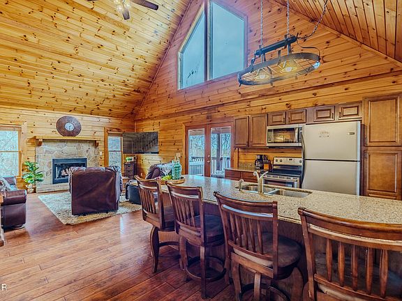 3rd image of 1038 Willard Way