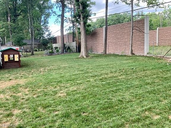3rd image of 26268 Redwood Dr