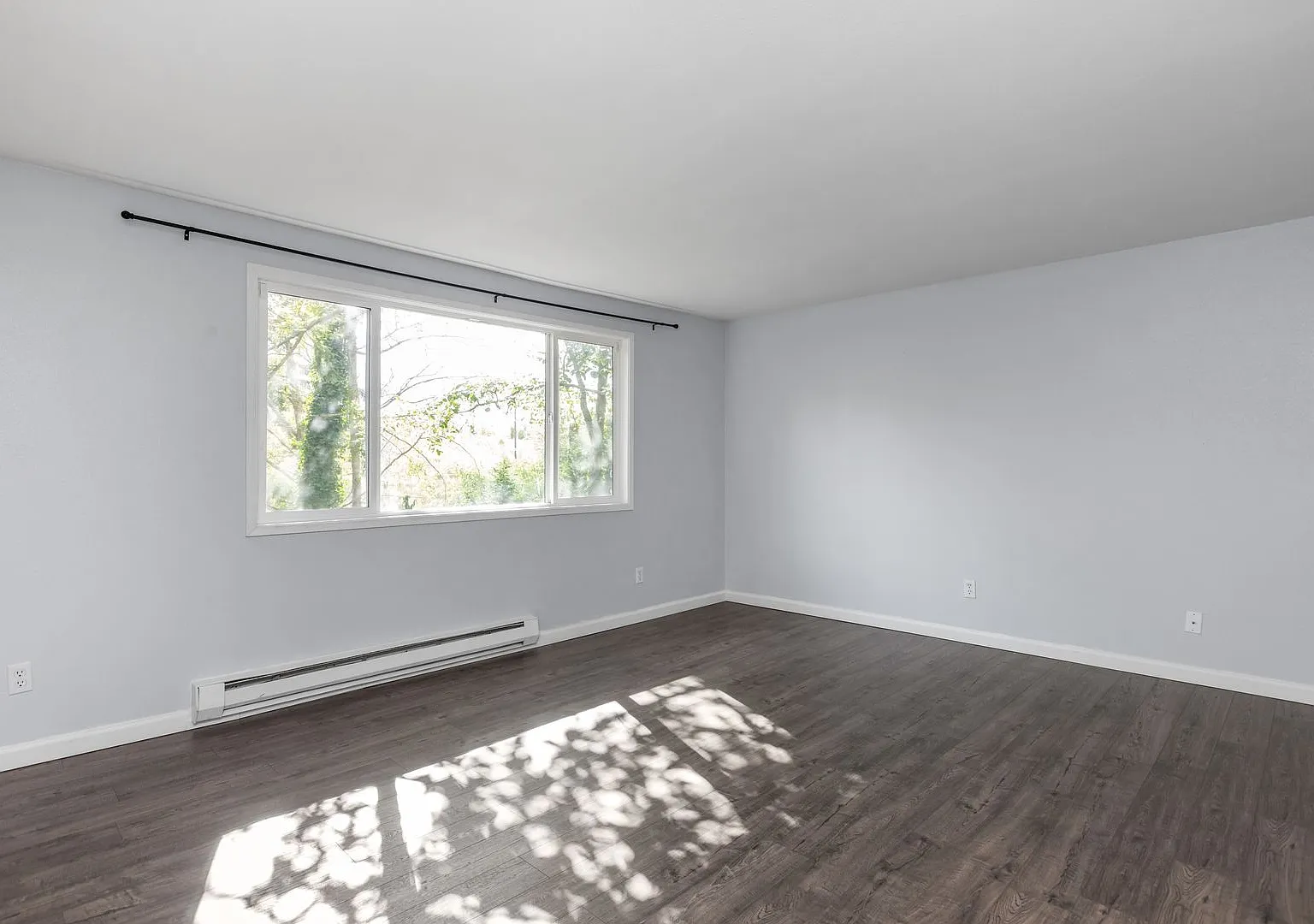 Updated 3-Bedroom Everett Duplex with Covered Parking — Photo 3