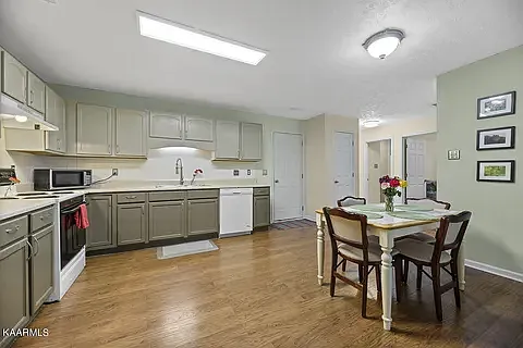 336 Creekview Ln — Photo 9