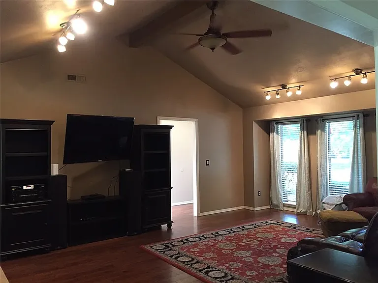 1416 E Briarcliff St — Photo 3