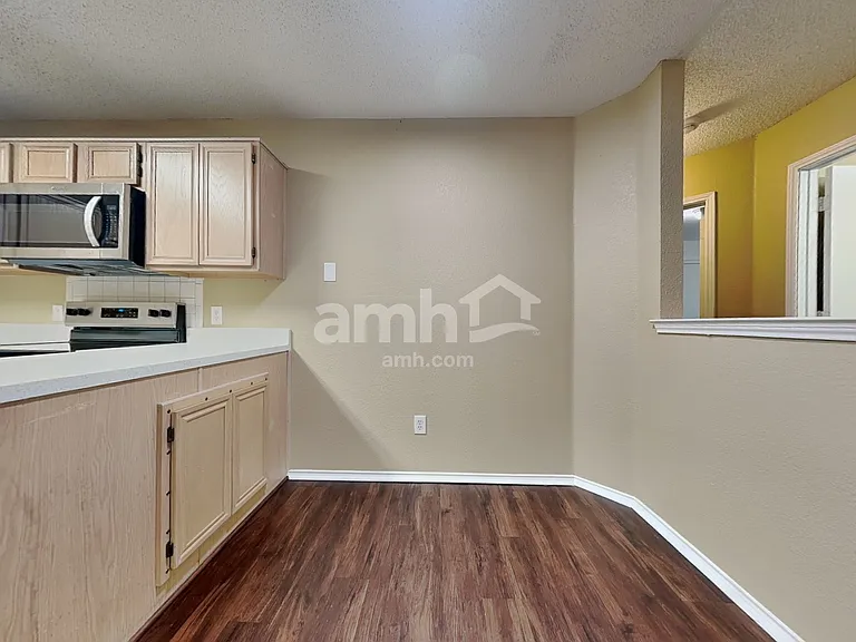 3235 Crystal Brook Ct — Photo 7
