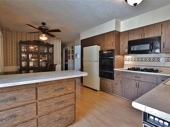 4th image of 144 Waverly Pl