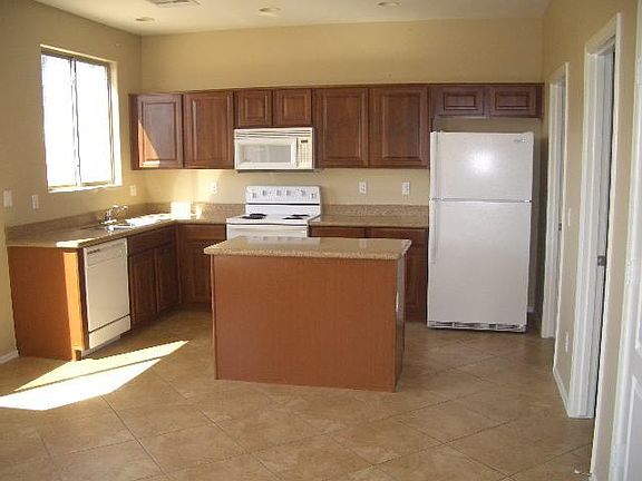 Kitchen with Raised panel Cabinets & Granite Counters