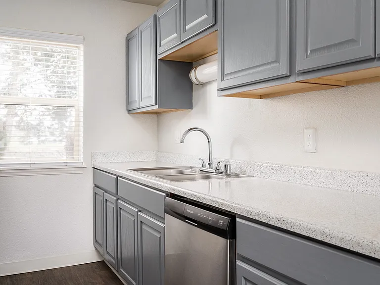 Kentwood Apartments — Photo 20