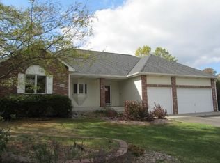 7021 Union Terrace Ln N, Maple Grove, MN 55369