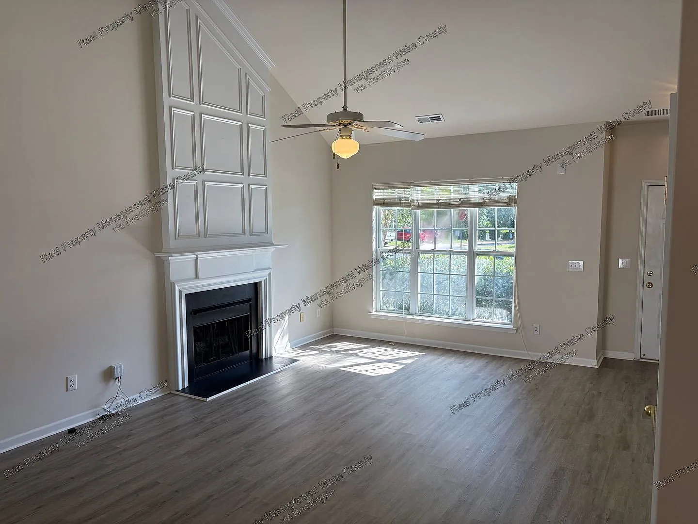 3 bed, 2.5 bath, 1519 sqft, $1,995 — Photo 3