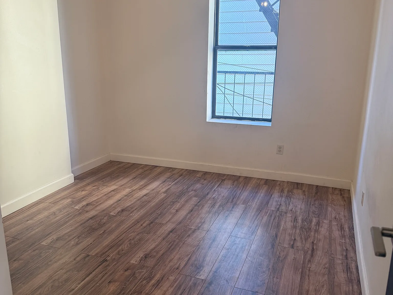 182 Ferry St — Photo 4