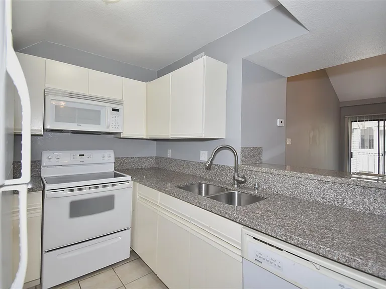 10811 Richmond Ave #76 — Photo 13