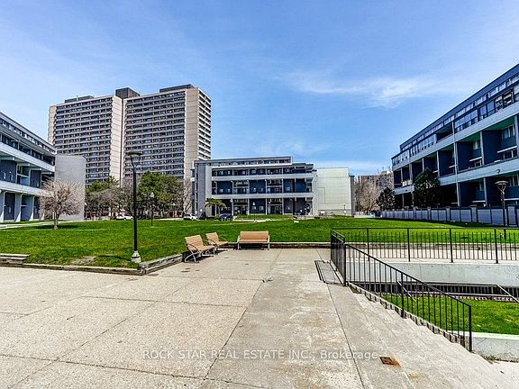 2nd image of 10 Sunny Glenway #708