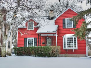 6027 W Wisconsin Ave, Wauwatosa, WI 53213